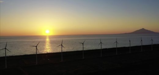 【北海道】利尻と夕陽と風車たち