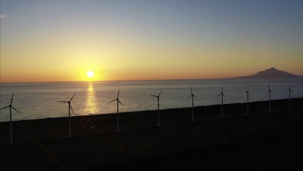 【北海道】利尻と夕陽と風車たち